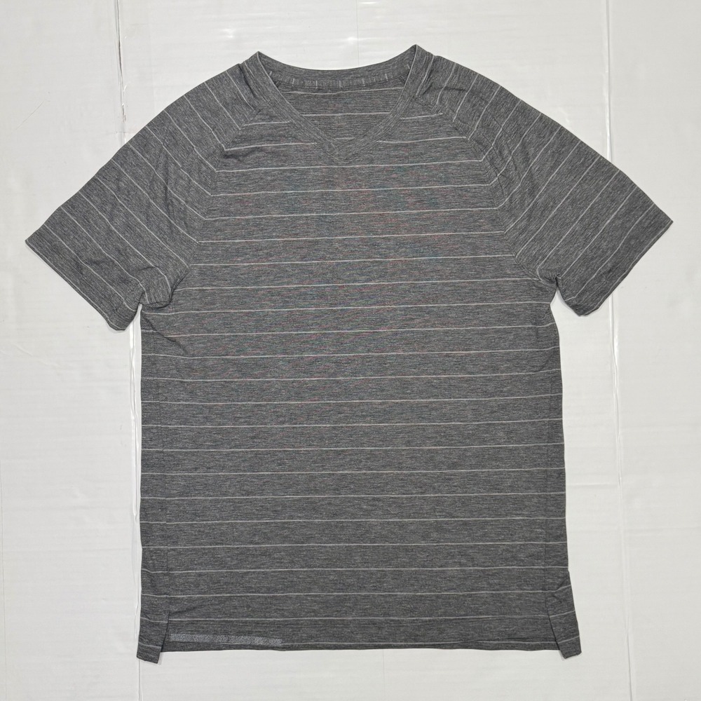 Lululemon Metal Vent Tech Mens V-Neck Short Sleeve Shirt Grey Striped M/L